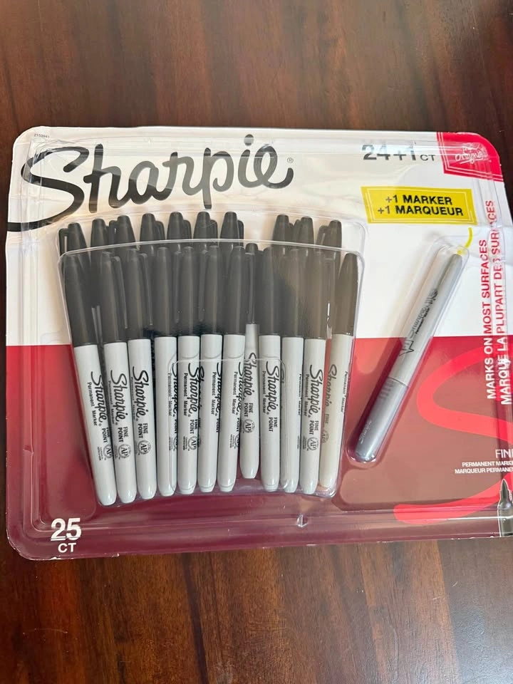 Stationary office and school supplies