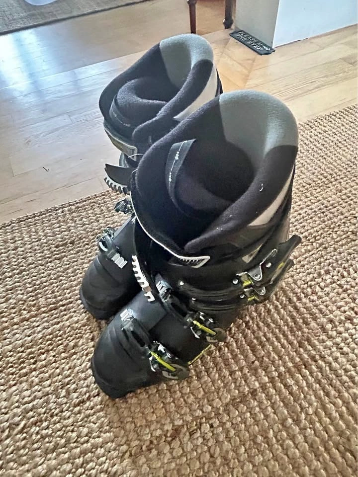 New Wedze Ski Boots, Mondo Size 28