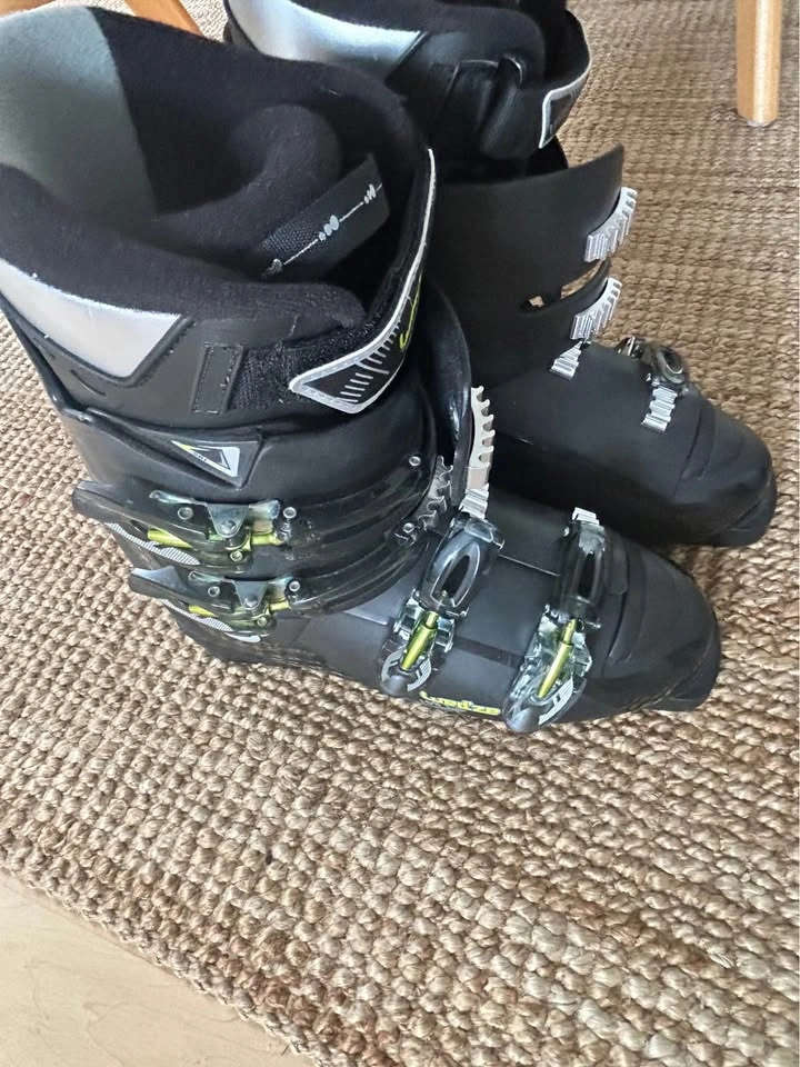New Wedze Ski Boots, Mondo Size 28 - photo 3