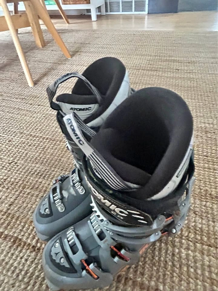 Atomic downhill alpine Ski Boots, Mondo 26.5/27