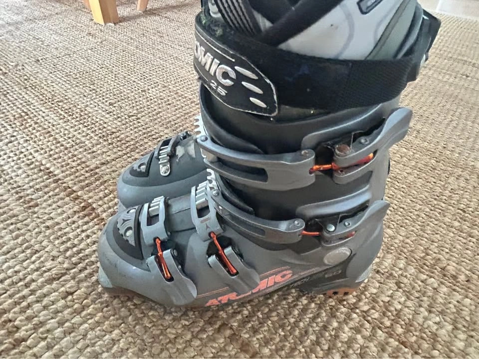 Atomic downhill alpine Ski Boots, Mondo 26.5/27 - photo 2