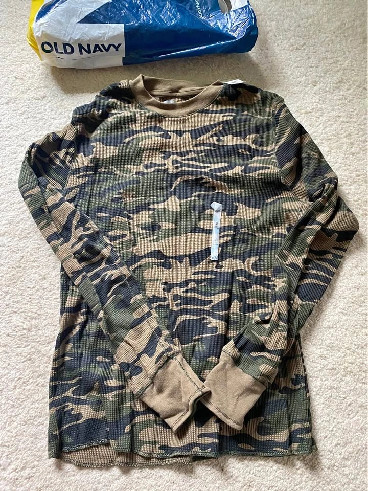 Old Navy camouflage long-sleeve tshirt, size M, brand new with t