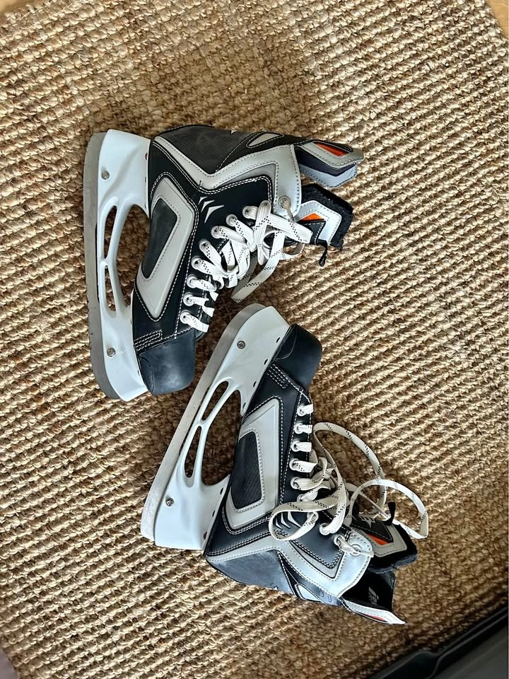 Easton Ice Hockey Skates Size 8.0 D