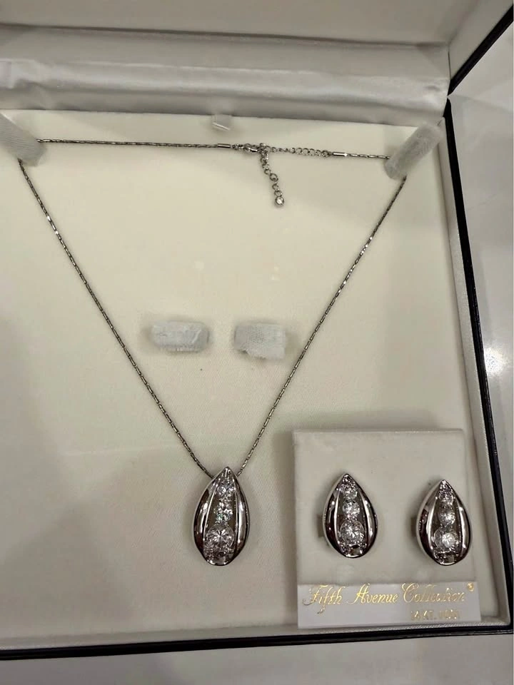 Fifth Avenue Necklace/Earring Pendat Set with 14kt post