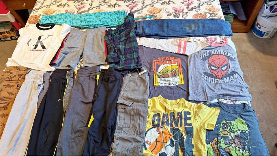 Boys clothes lot (15 pieces) size S (6-7)