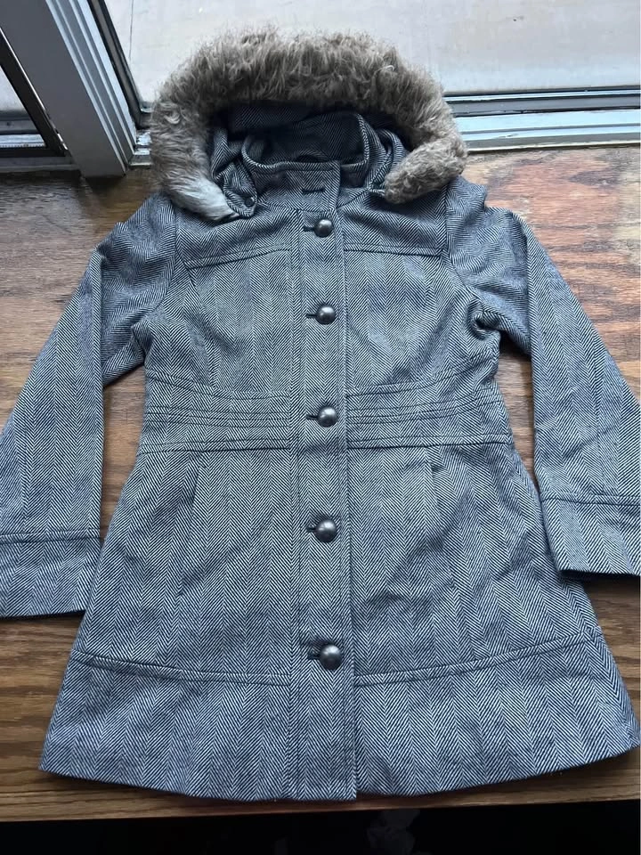 Women’s Winter Coat with removable Hood size L