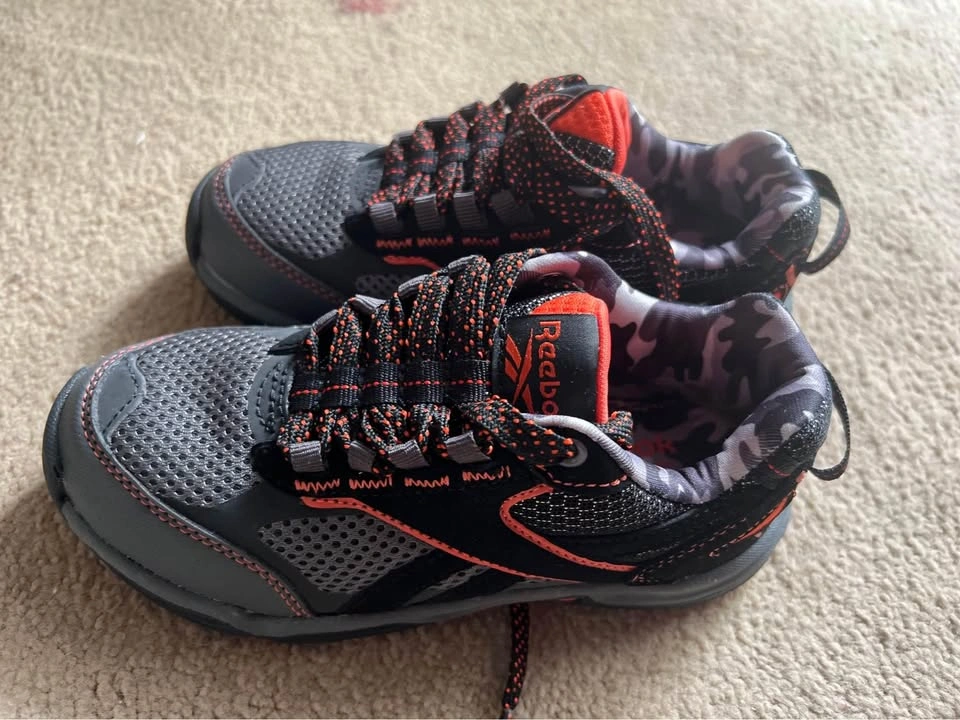 Boys shoes Size US 12 ( Brand-Reebok New )