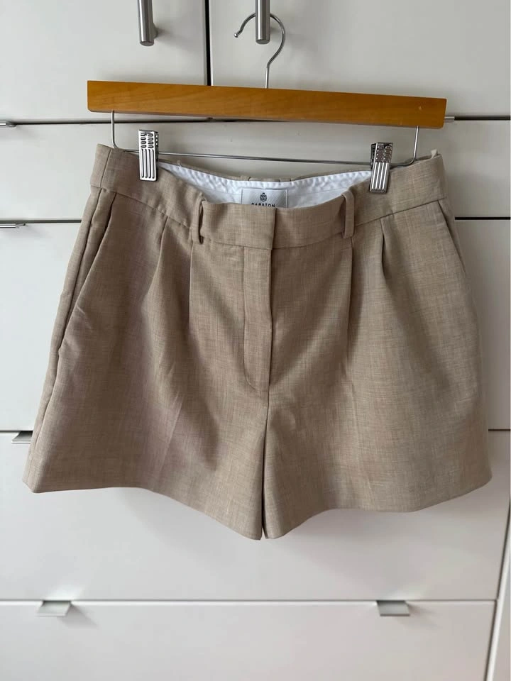 Aritzia Babaton Pleated Mini Short Eversential Cream Size 10 - photo 2