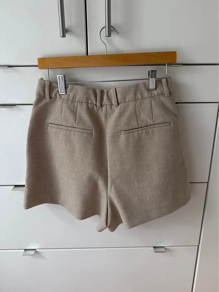 Aritzia Babaton Pleated Mini Short Eversential Cream Size 10 - photo 4