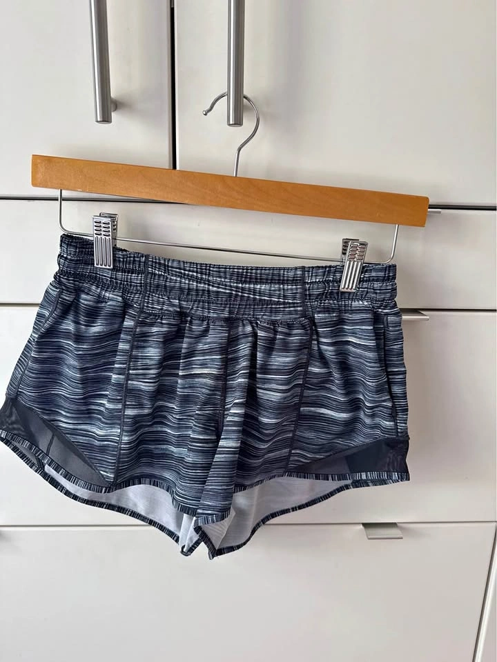 Lululemon Hotty Hot Short II 2.5” Low Tide Alpine White Black Si - photo 2