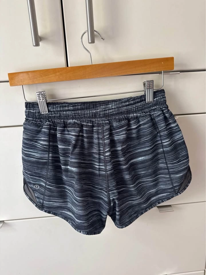 Lululemon Hotty Hot Short II 2.5” Low Tide Alpine White Black Si - photo 4