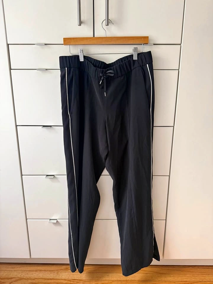 Lululemon On the Right Track Pant – Black / Light Ivory – Size 1 - photo 2