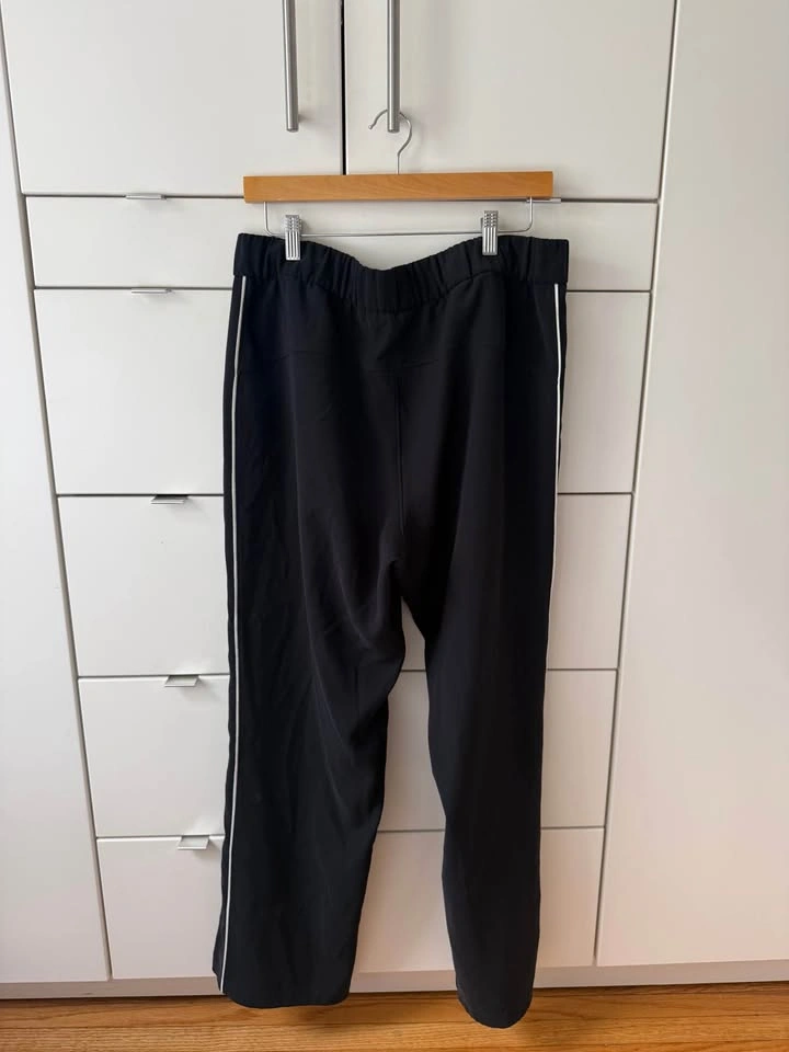 Lululemon On the Right Track Pant – Black / Light Ivory – Size 1 - photo 5