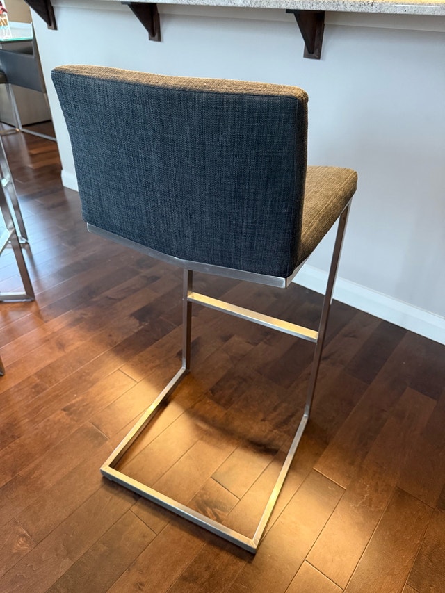 Modern bar height stools (x3) - photo 2