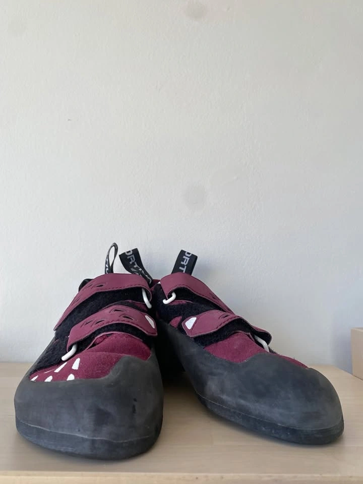 La Sportiva Climbing Shoes W7.5 + 8BPLUS Chalk Bundle