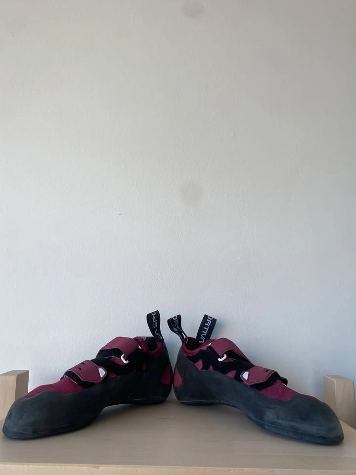 La Sportiva Climbing Shoes W7.5 + 8BPLUS Chalk Bundle - photo 3