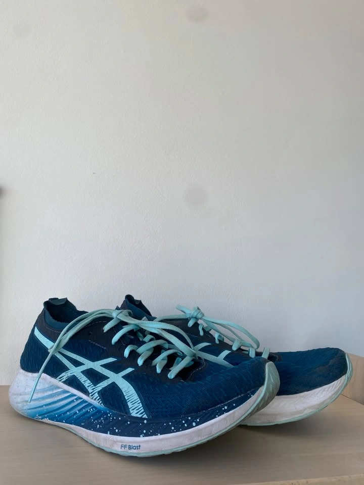 ASICS Magic Speed Women's Running Shoes – Size 8.5 – Carbon Plat - photo 3