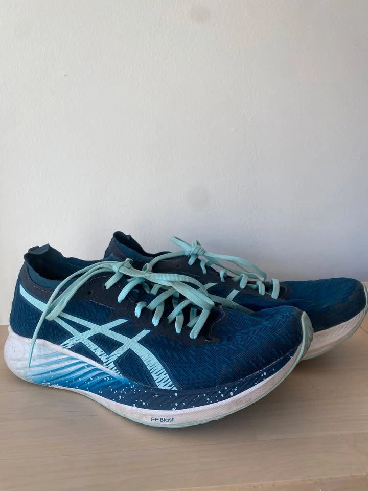 ASICS Magic Speed Women's Running Shoes – Size 8.5 – Carbon Plat - photo 2