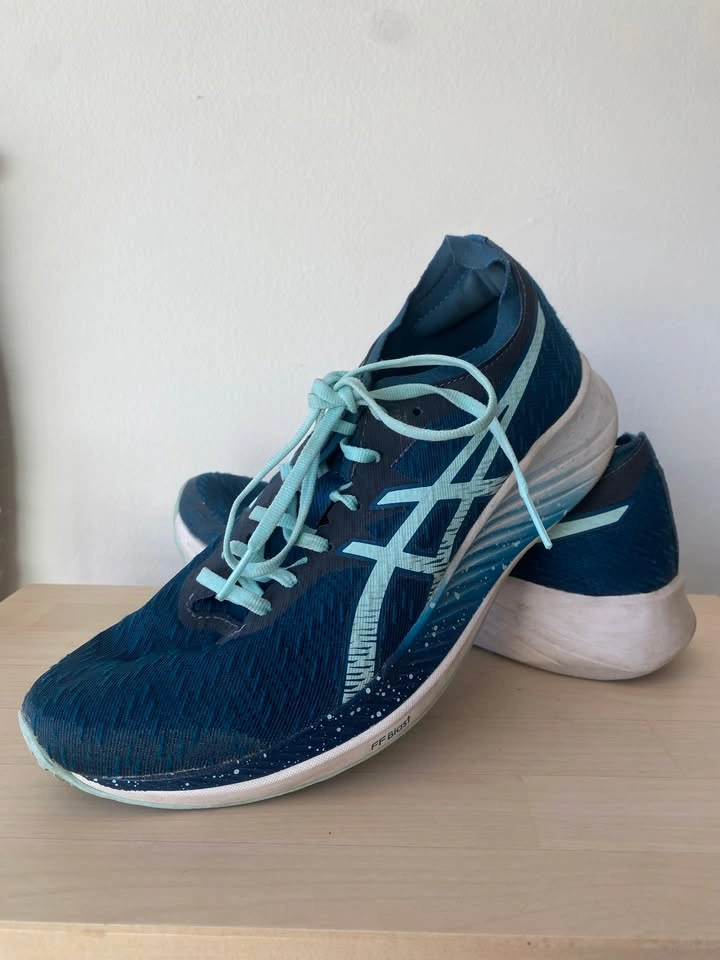ASICS Magic Speed Women's Running Shoes – Size 8.5 – Carbon Plat
