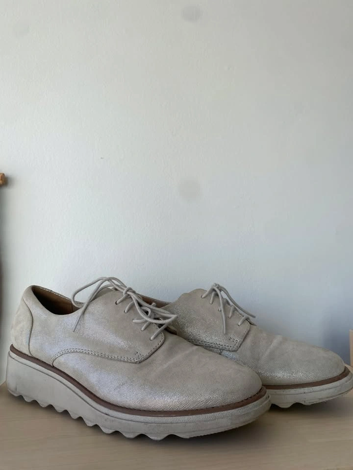 Clarks Collection Champagne Shimmer Lace-Up Oxfords – Size 8.5 - photo 2