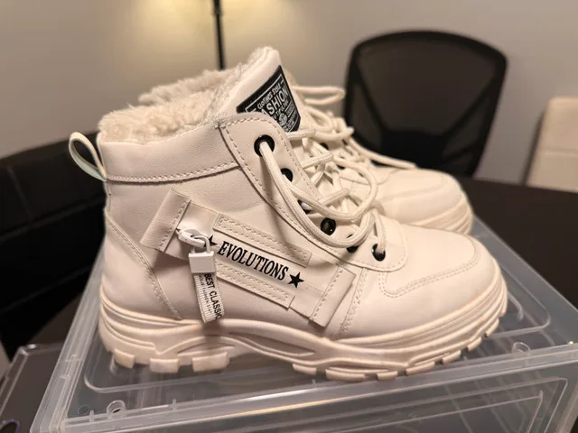 Boots for women image indicator(2)