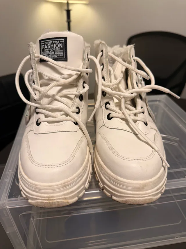 Boots for women image indicator(3)