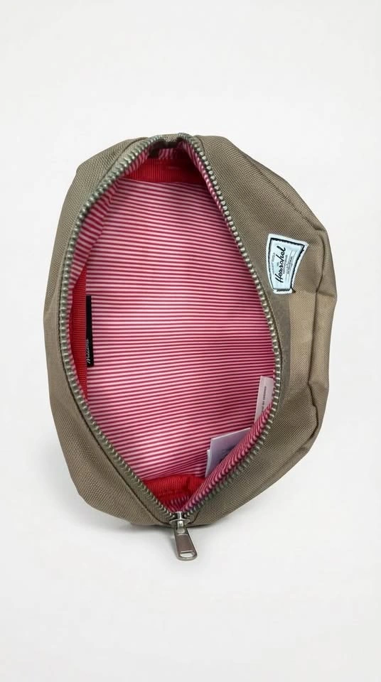 Herschel Hip Pack – Brand New - photo 2
