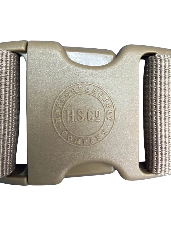 Herschel Hip Pack – Brand New - photo 4