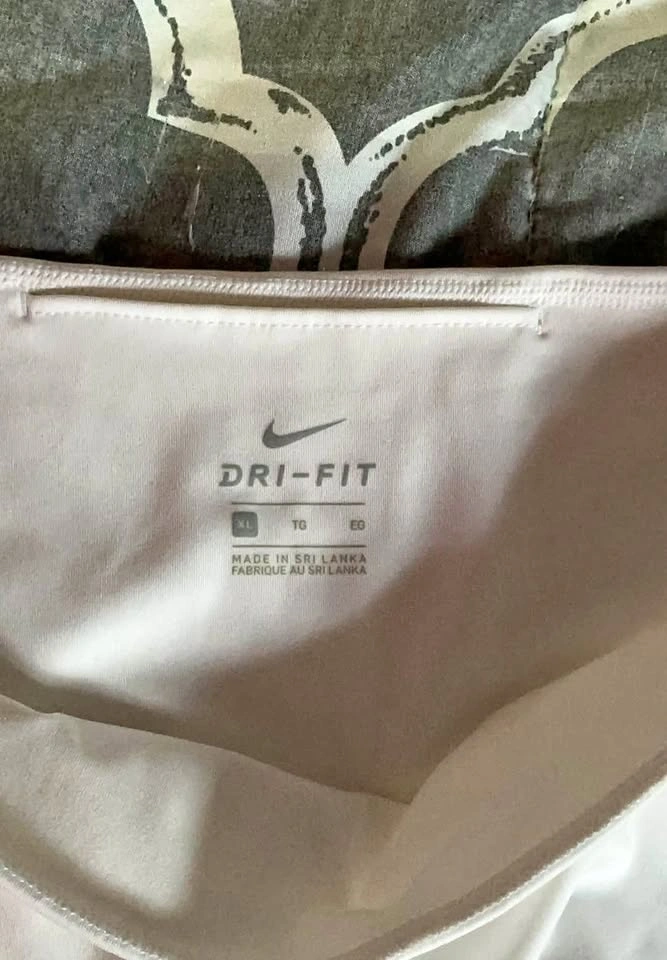 White nike leggings with design on sides of legs.