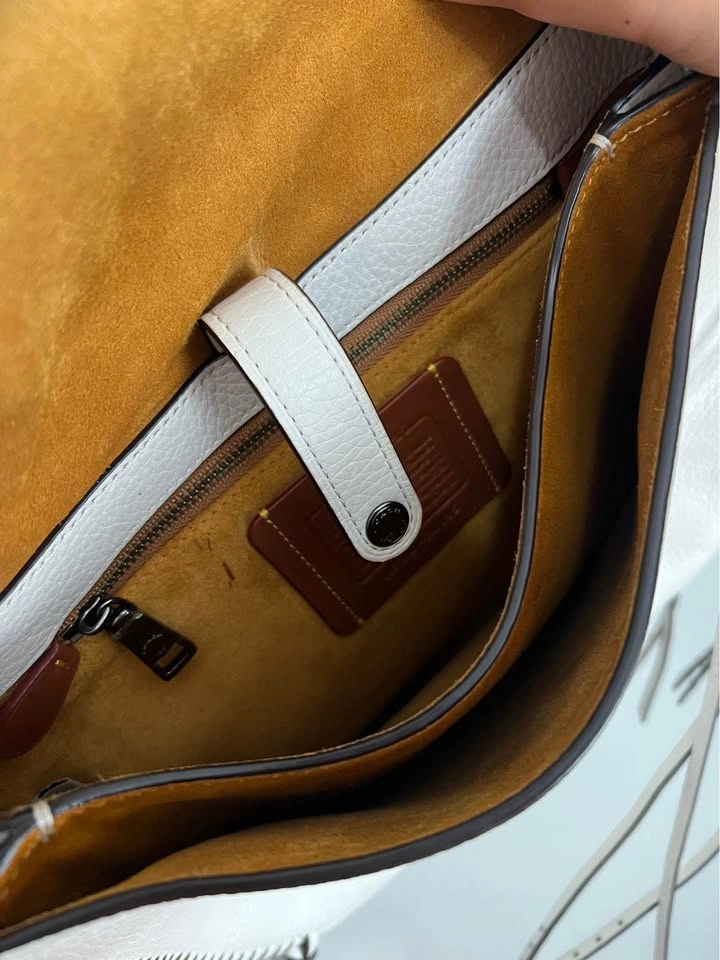 Coach Whipstitch Saddle Bag in White Glovetanned Leather - 1941 - photo 4