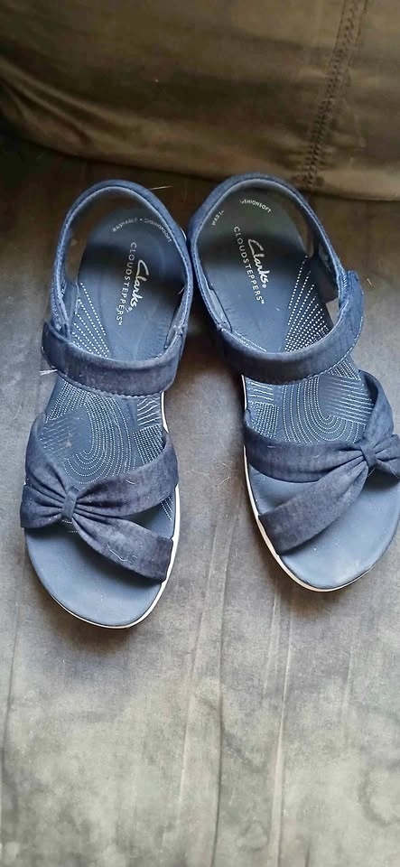 Size 8 Clarks Cloudstepper