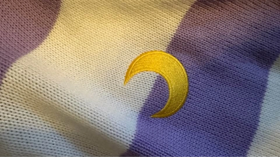 Embroidered moon sweater - one size (fits like a Large) - photo 4