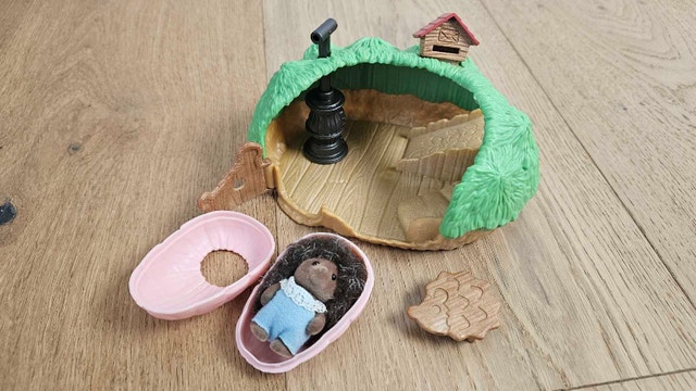 Sylvanian Families Baby Hedgehog Hideout