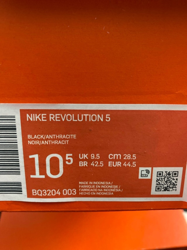 Nike Revolution 5