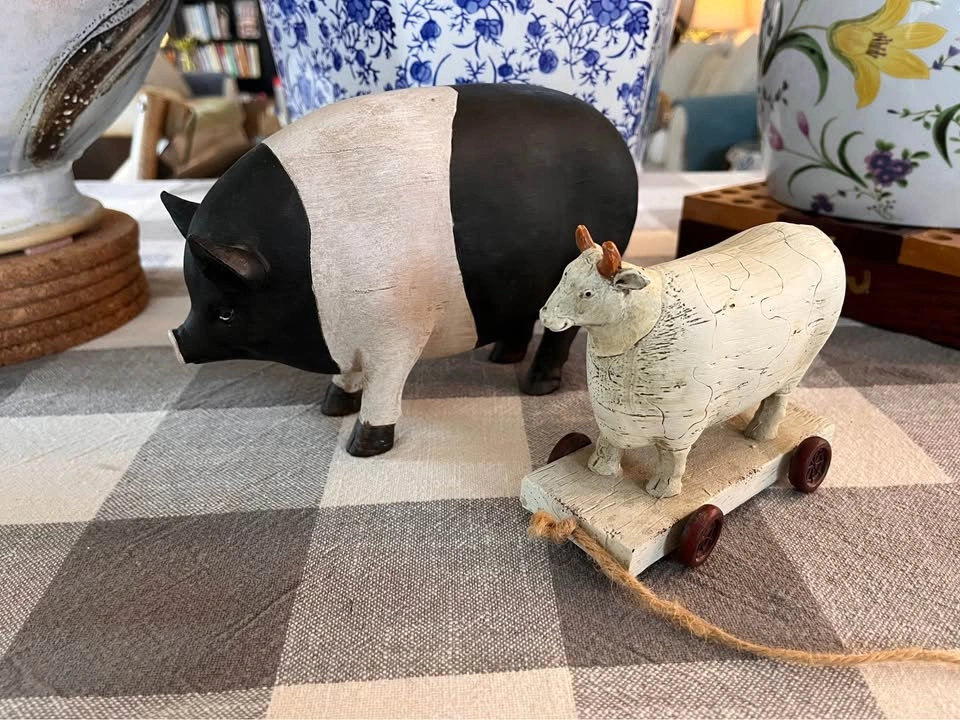 Rustic Folk Art Pig and Cow Figurines - photo 5