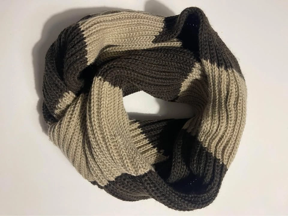 Wrapable Thick Knitted Winter Warm Infinity Scarf - photo 3