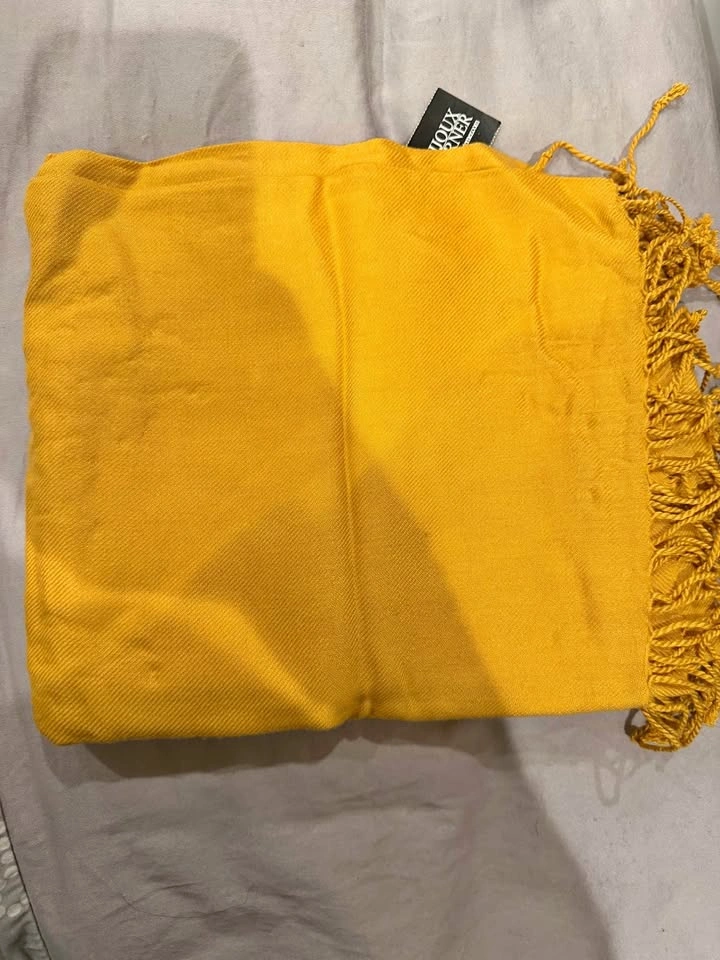 5 different colored Scarves