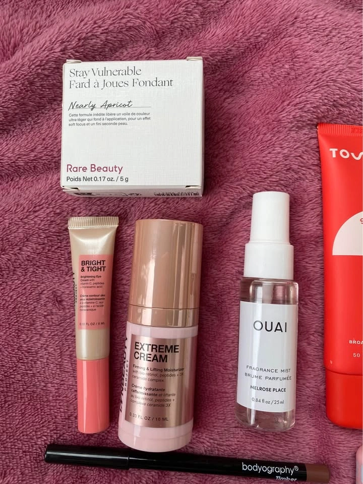 Makeup and skincare items - photo 2