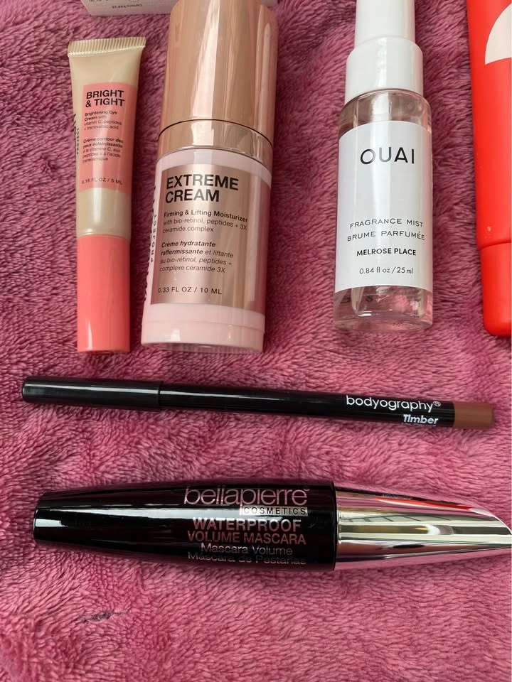 Makeup and skincare items - photo 3