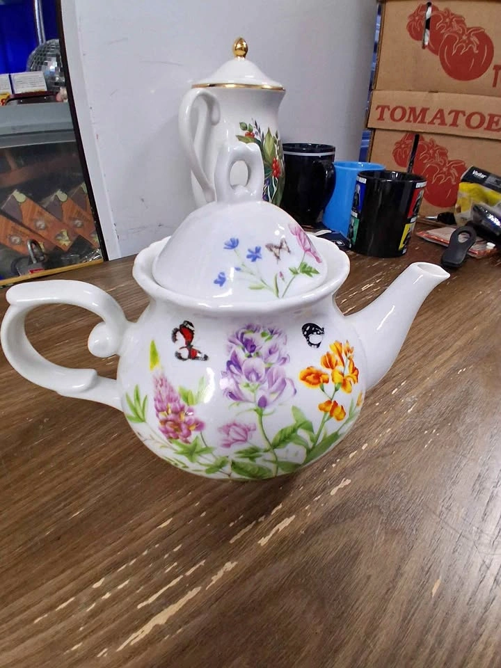 Floral Ceramic Teapot with Lid