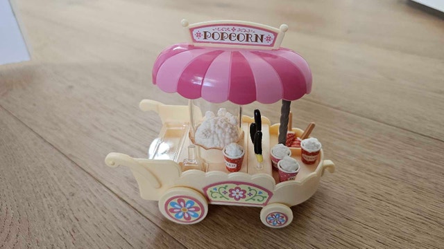Sylvanian Families Popcorn Stand - photo 3