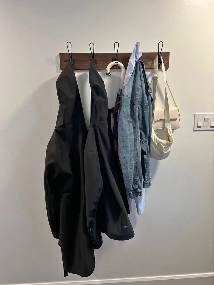 27” coat rack with 5 doubled coat hooks