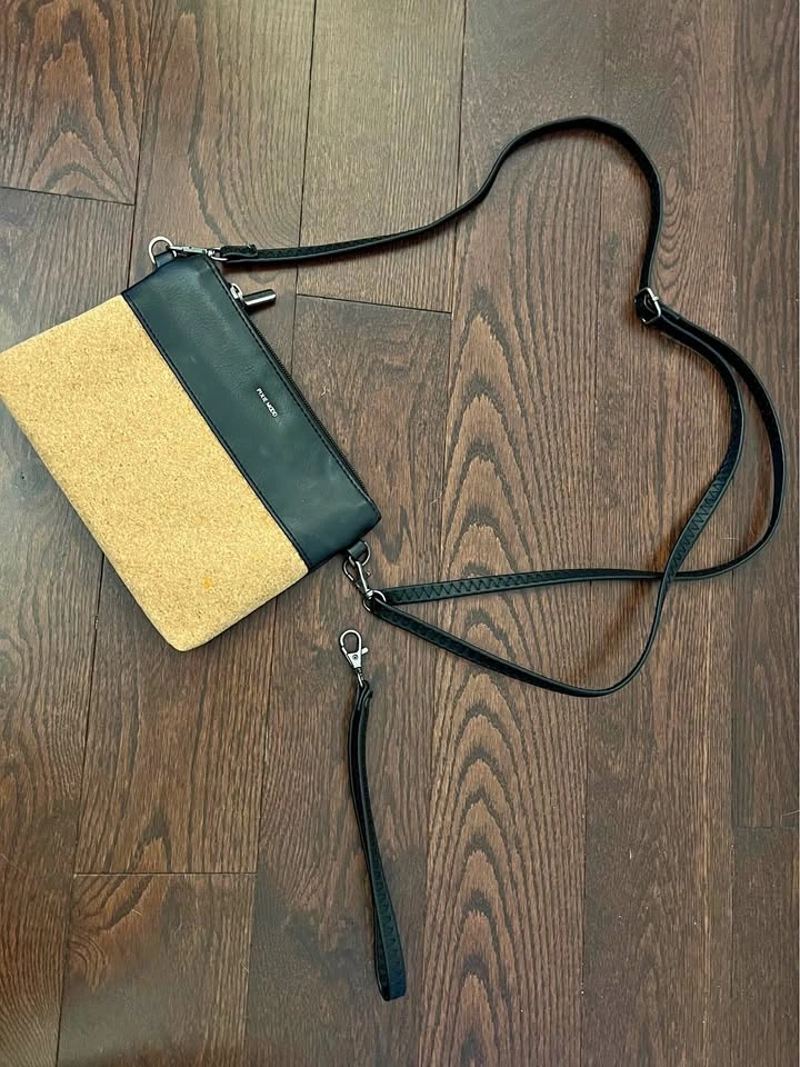 Convertible crossbody bag or clutch