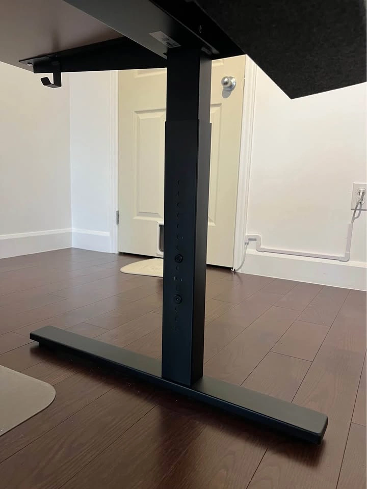 Adjustable height desk with built in cable management | IKEA Mit - photo 4