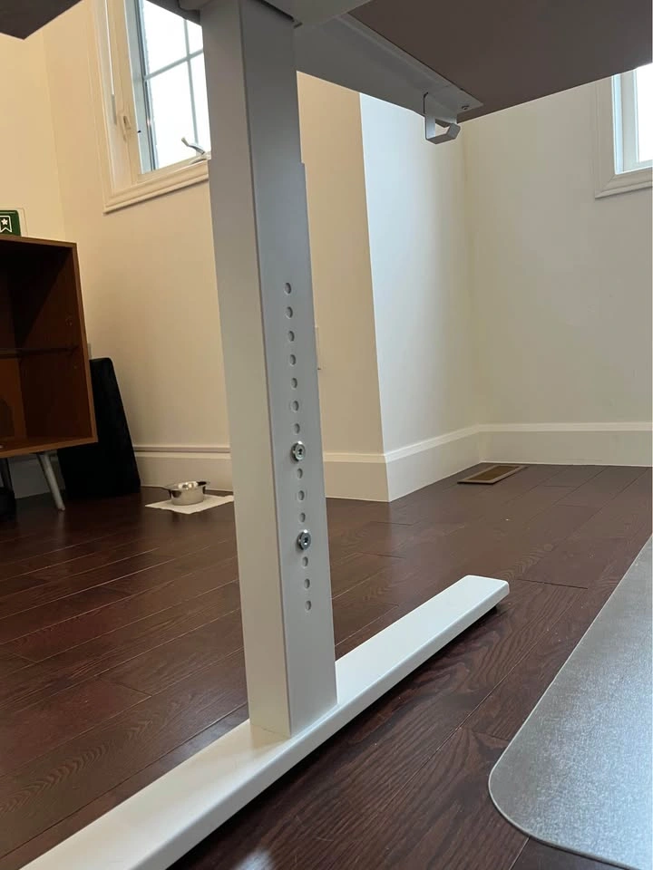 Adjustable height desk with built in cable management | IKEA Mit - photo 4