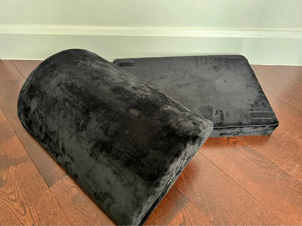 Footrest for under desk support, adjustable height and rocking