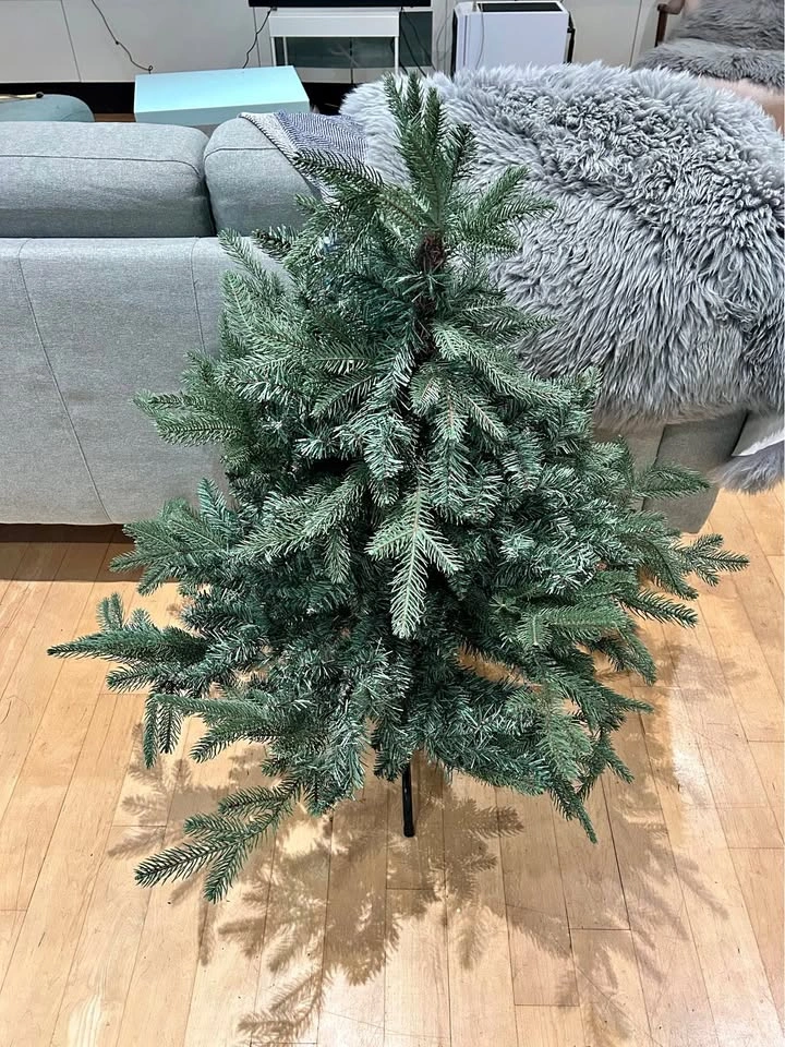 40“ very realistic looking Christmas tree with metal stand