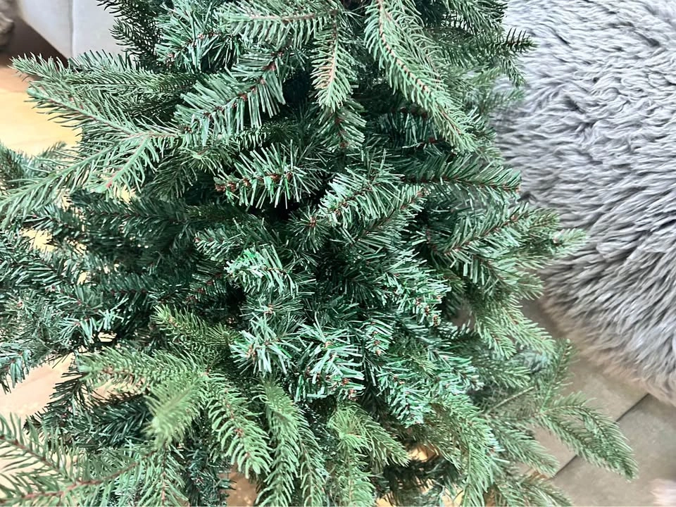 40“ very realistic looking Christmas tree with metal stand - photo 3