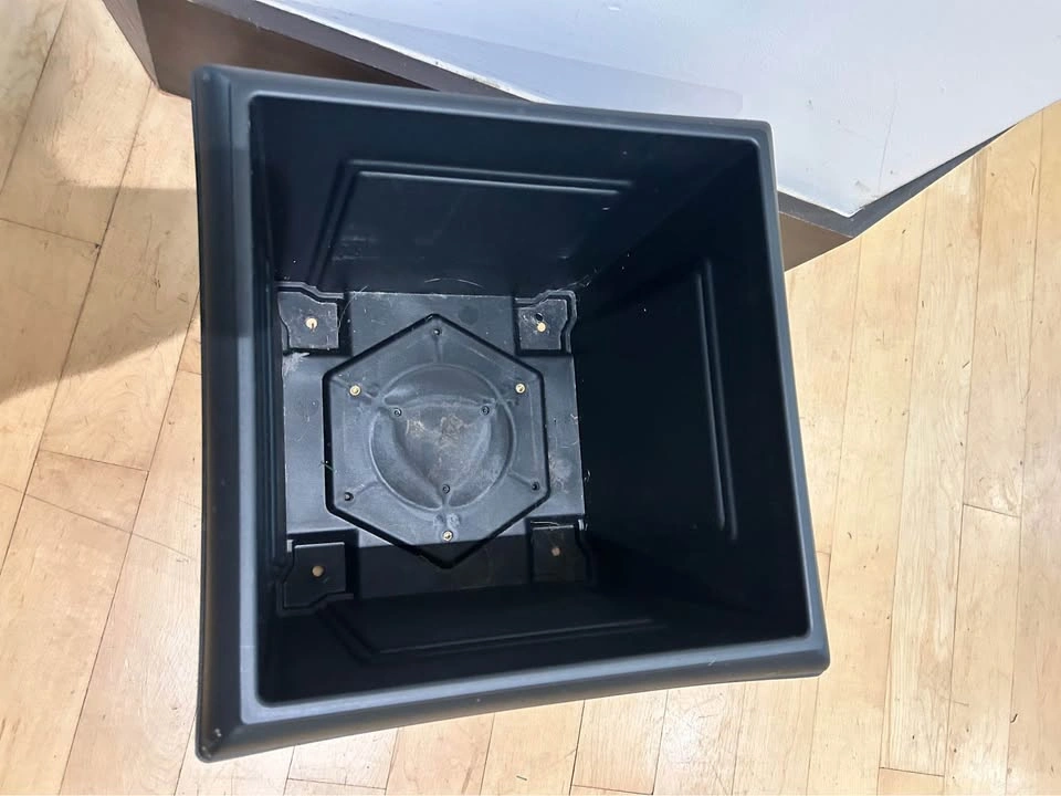 Like new sturdy 14x14x12“ Black Square Plastic Planter - photo 3