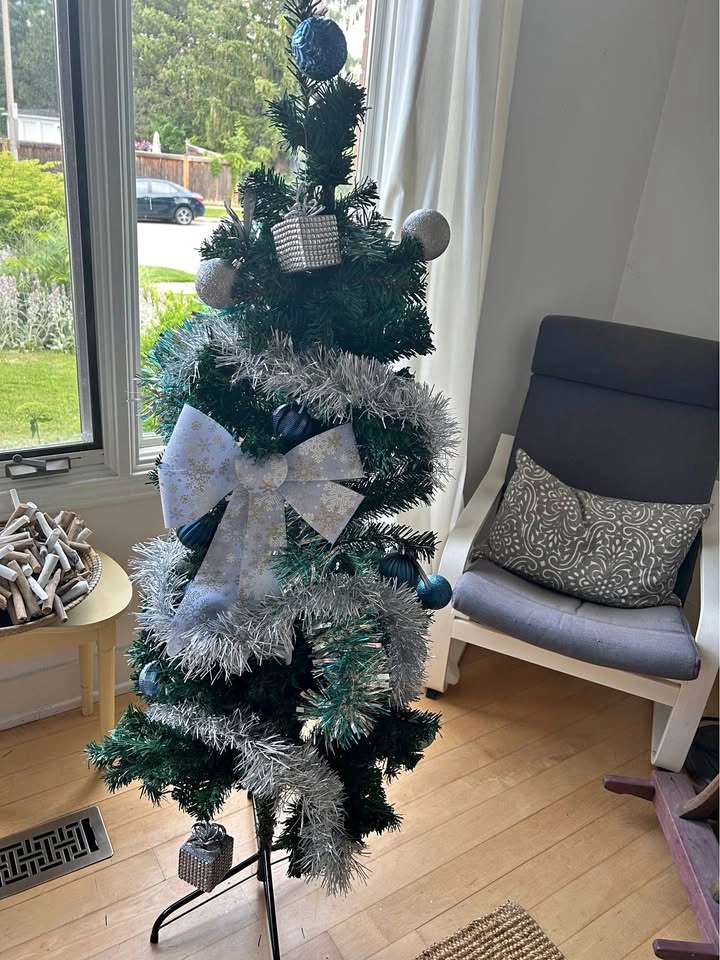 Decorated 5 ft Artificial Christmas Tree